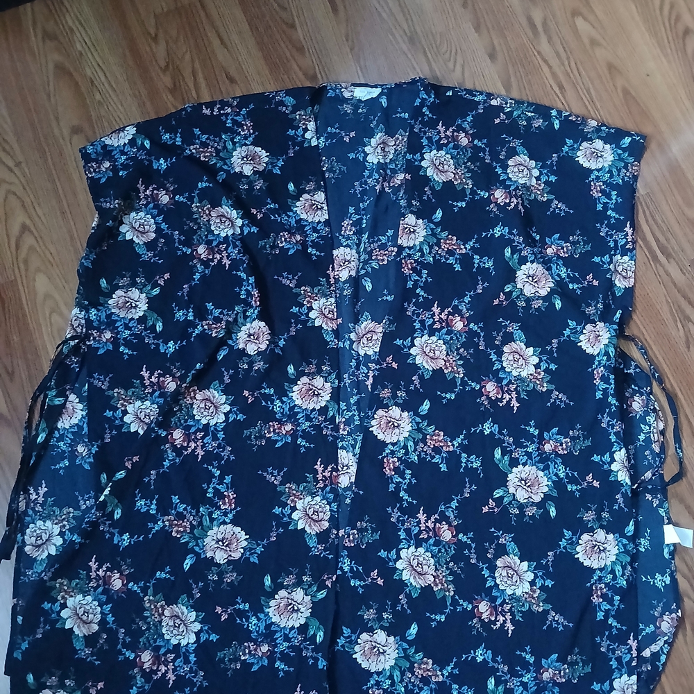Blu Planet Floral Dark Kimono Blouse